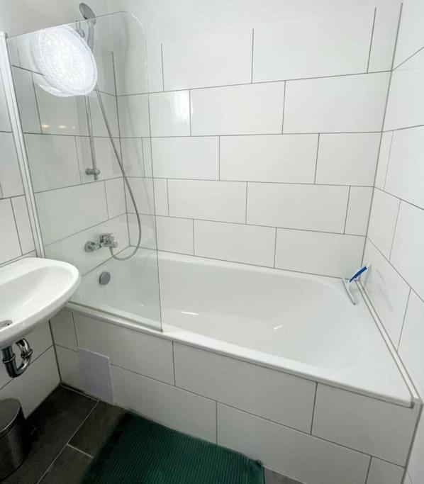 Grosse 3-Zimmer Wohnung, Zentrale Lage. Mülheim an der Ruhr Exterior foto